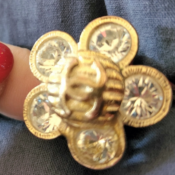 CHANEL y2k HTF Camelia Gold Gaudy Huge Chunky Rhinestone Flower Cocktail Ring 6 - Picture 3 of 15